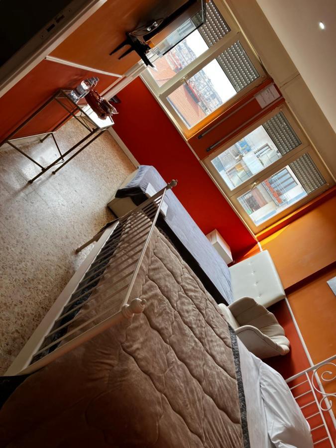 B&B Centralstationhouse Наполи Екстериор снимка